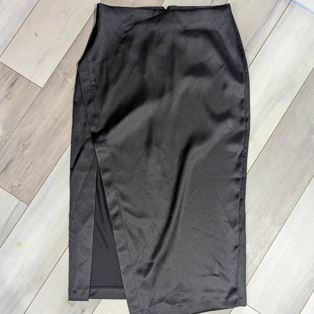 Black silky Zara skirt